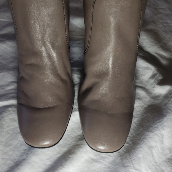 Tod's Grayish Brown Leather Heeled Boots - Picture 4 of 8